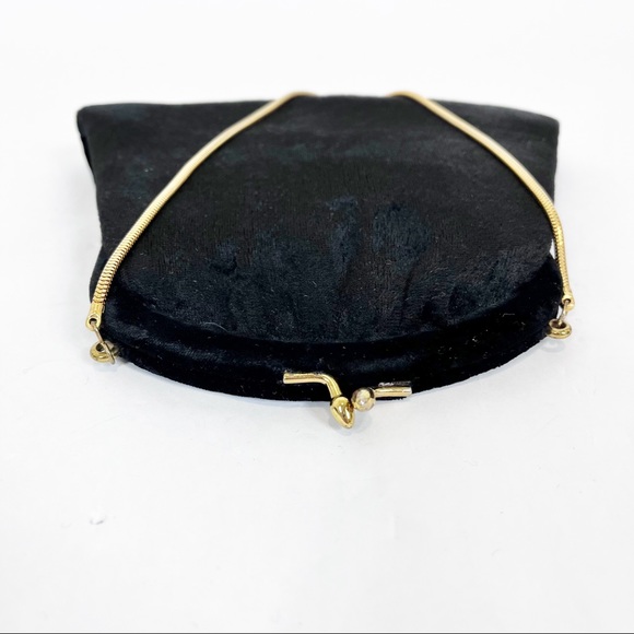 Vintage Ande’ Black Velvet Clutch Handbag With Gold Chain Kiss Clasp Closure - Picture 3 of 5